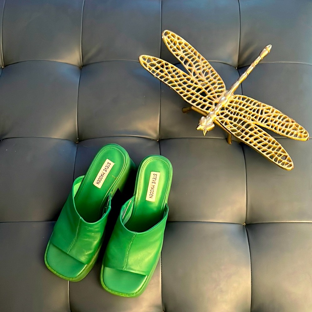 Shoe Green Stylish Mule  New- worn 2x - my foot too narrow for it :(